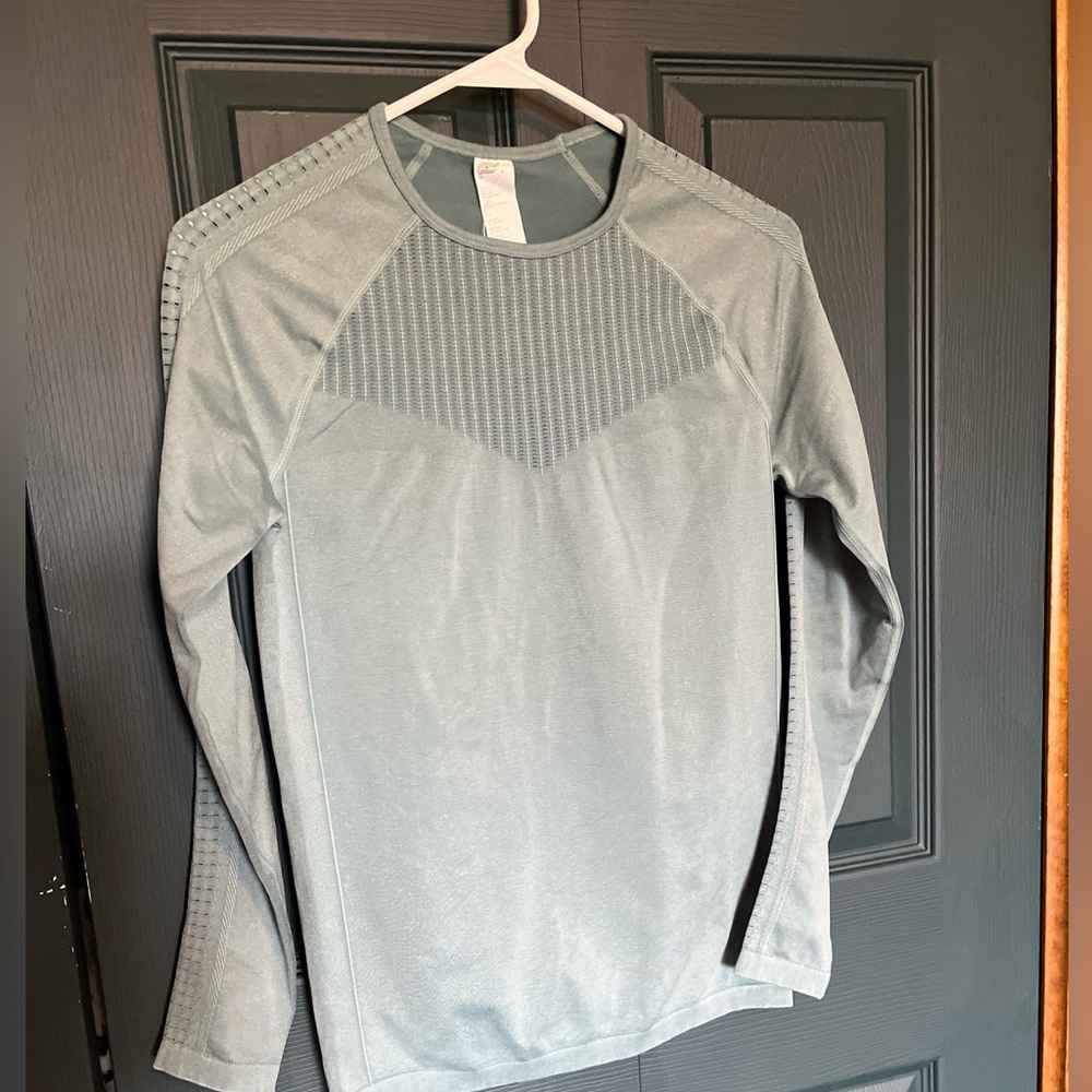 FABLETIC NWT STHLETIC TOP SHIRT MEDIUM SAGE GREEN LONG SLEEVED